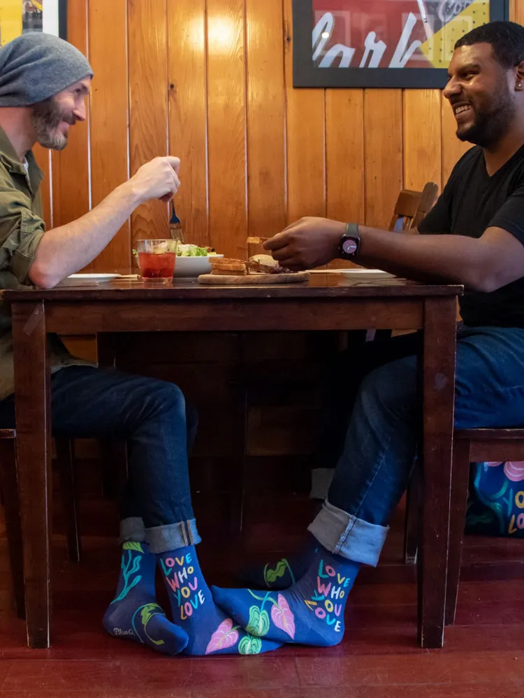 Blue Q - Love Who You Love Men's Crew Socks