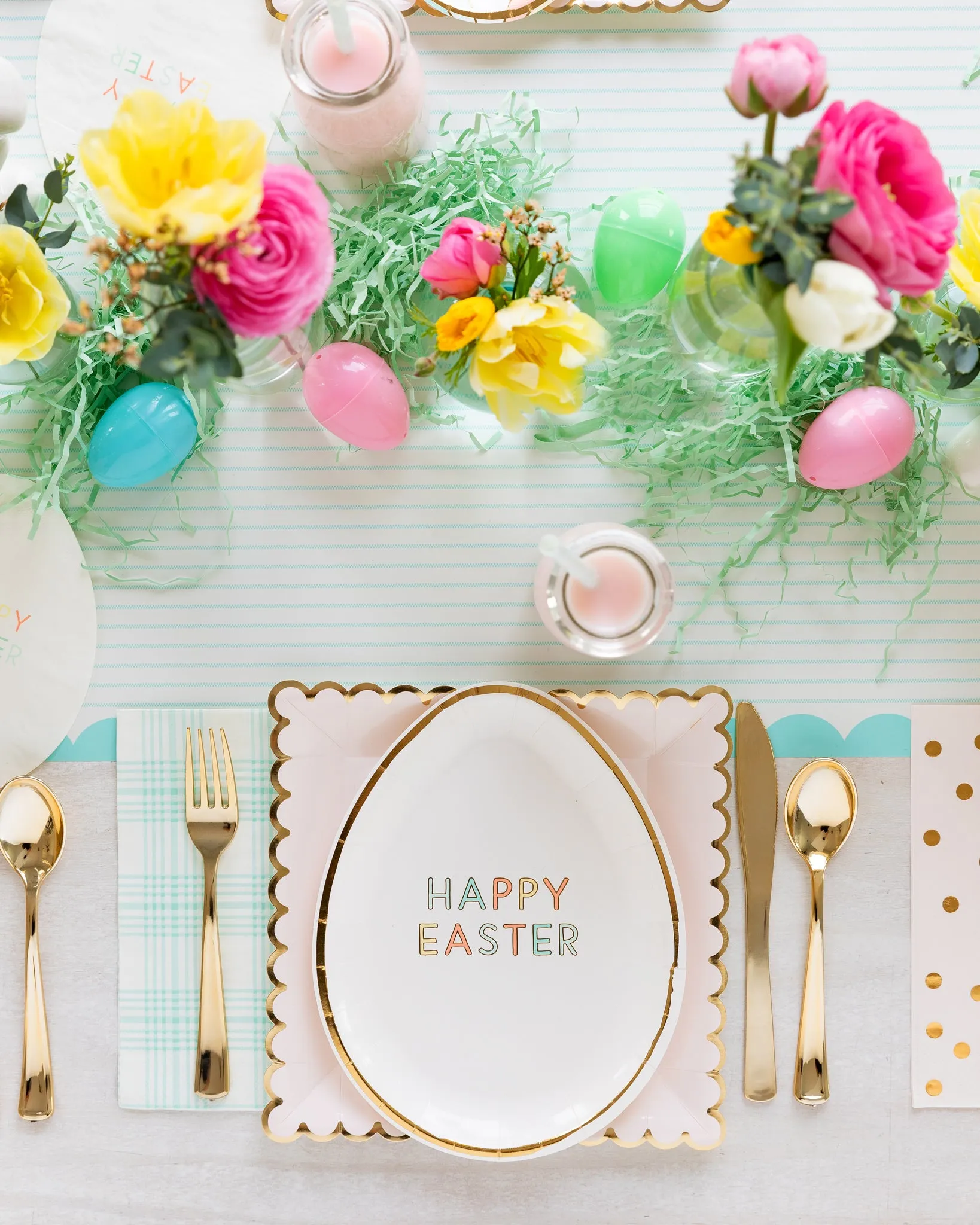 EAS843 - Happy Easter Egg Shaped Paper Plates