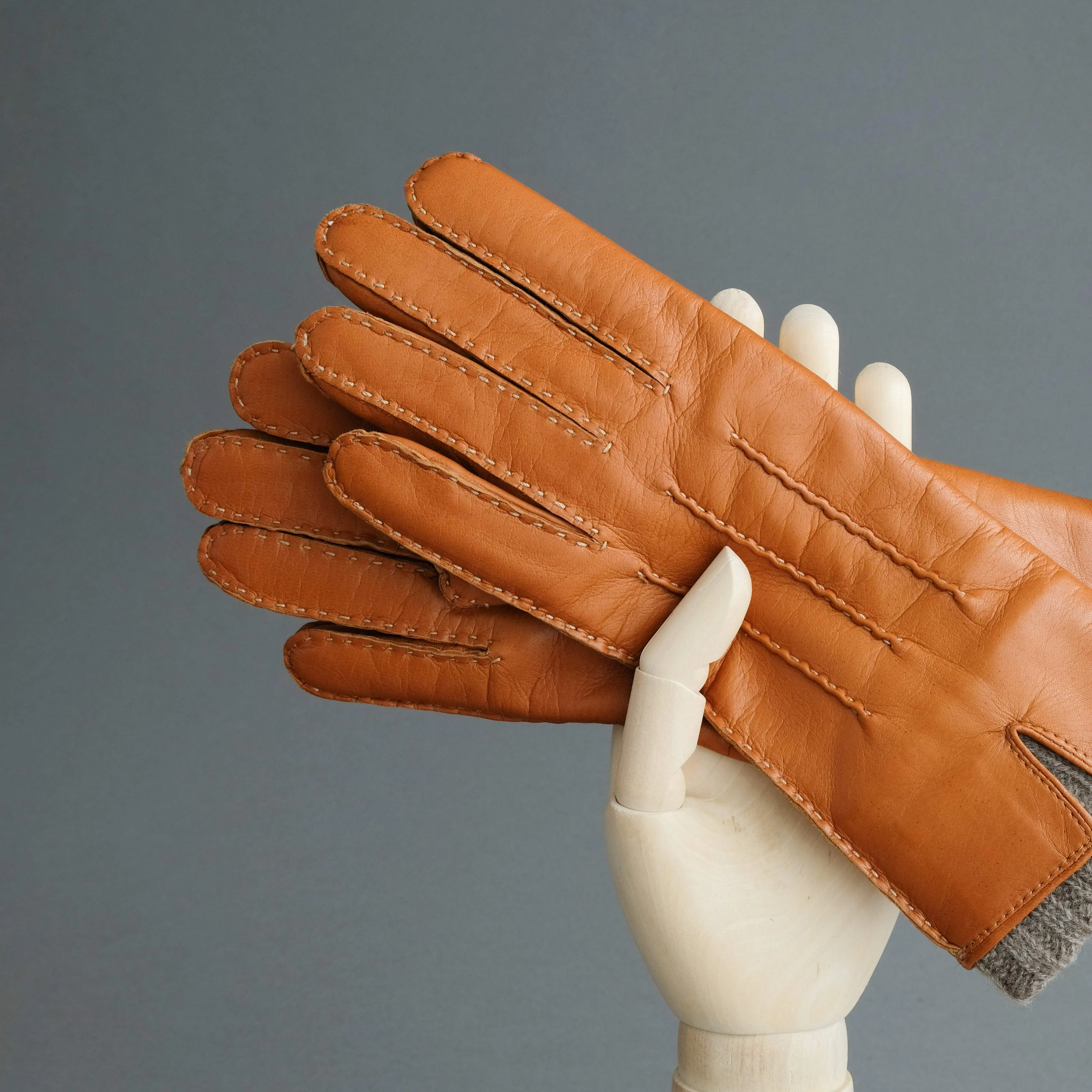 Gentlemen's Gloves from Hair Sheep Nappa fauve/cognac Lined with Cashmere
