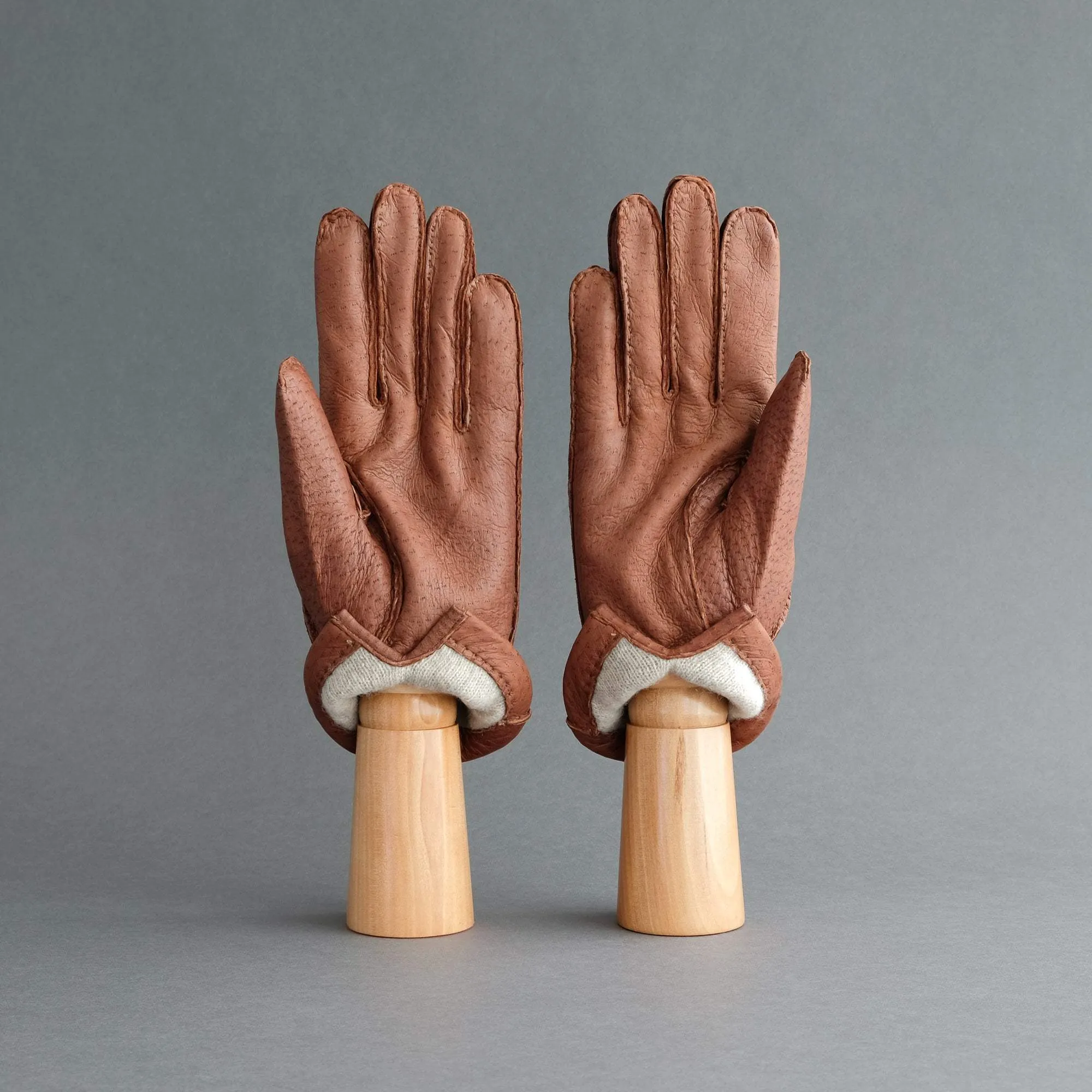 Gentlemen's Gloves from Tobacco Peccary Lined with Cashmere