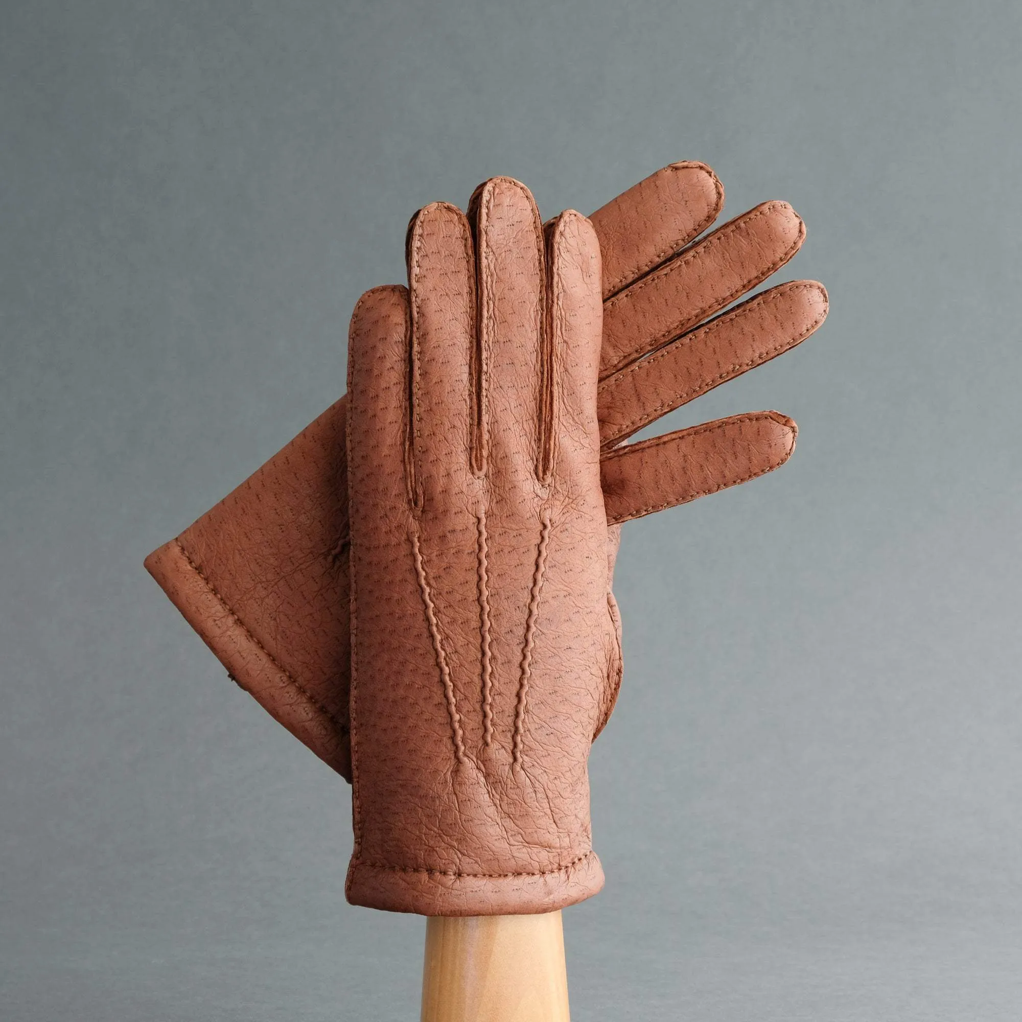 Gentlemen's Gloves from Tobacco Peccary Lined with Cashmere