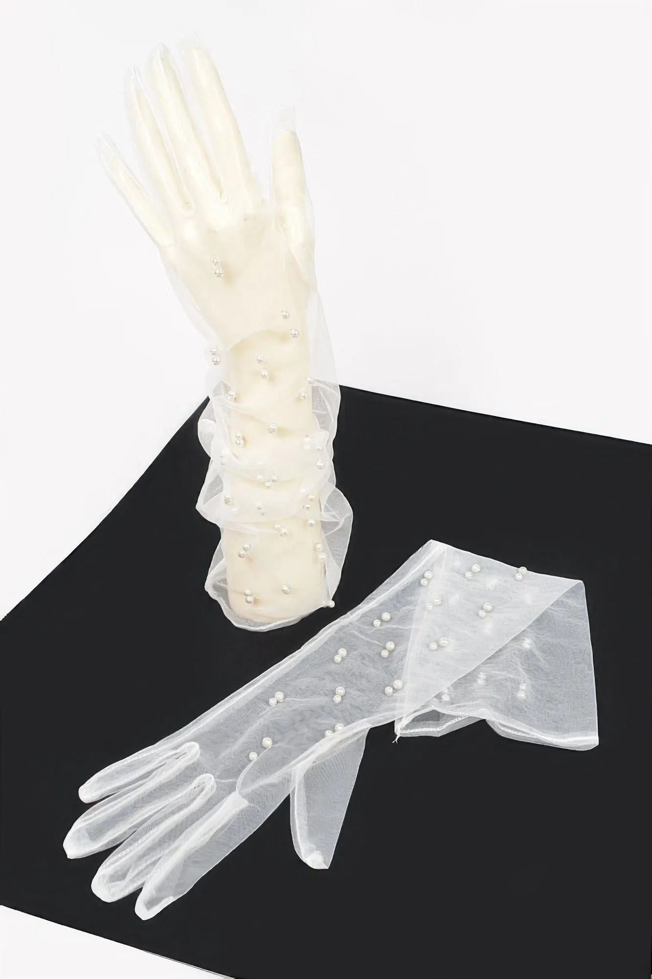 Mesh Long Gloves with Pearl details