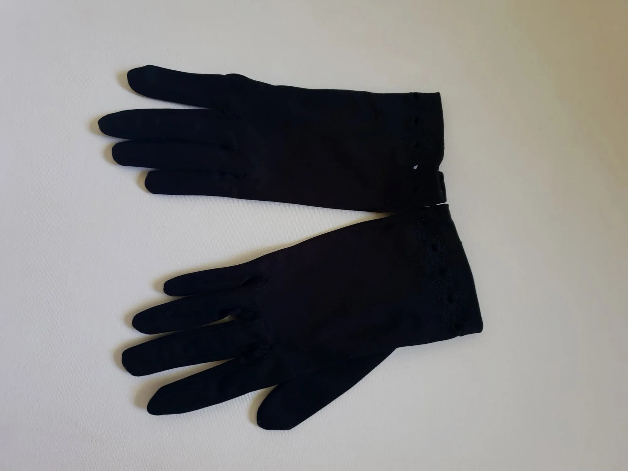 Short Black Gloves With Embroidered Edge by Kayser - New Old Stock - Size 6 1/2