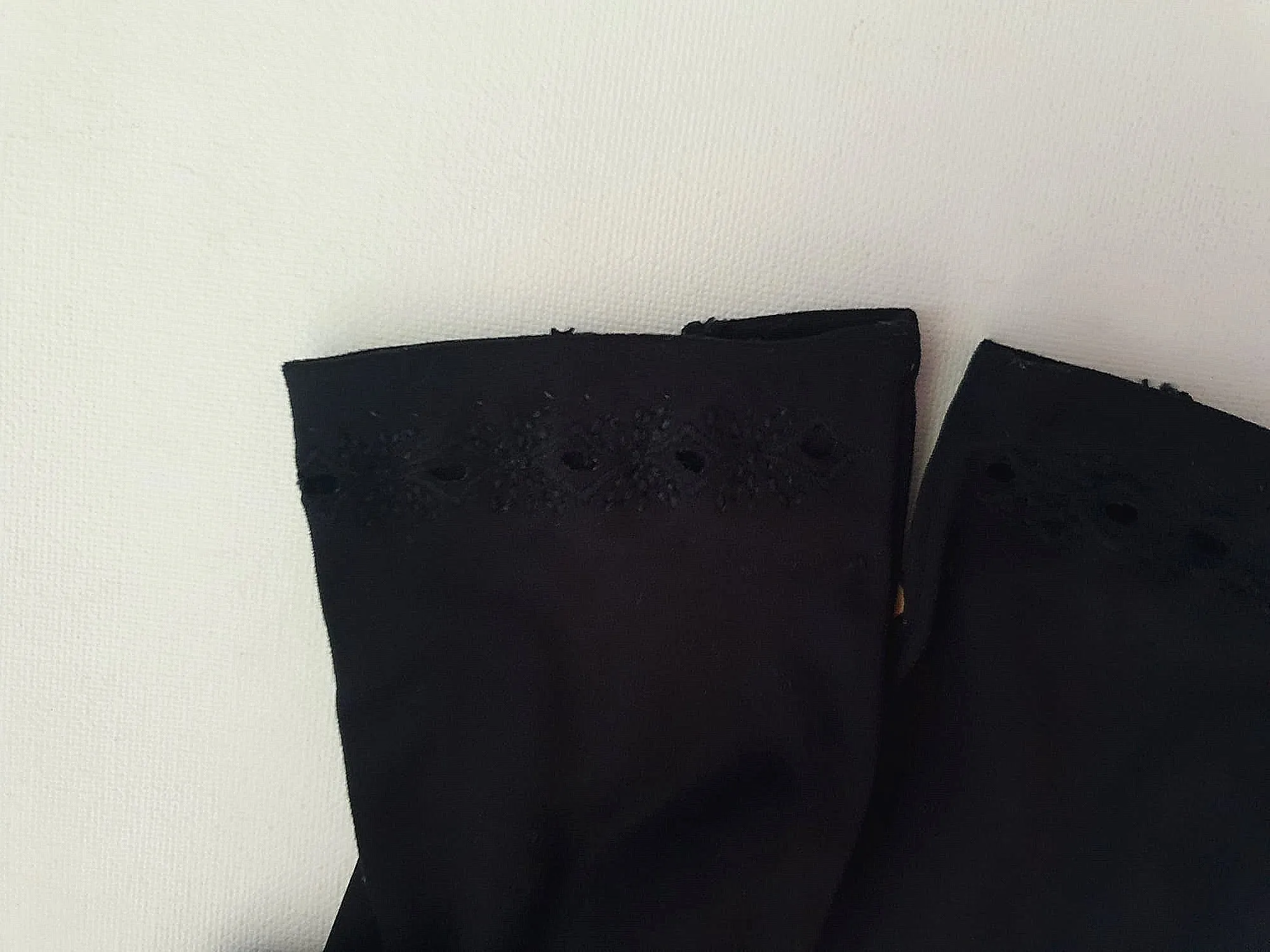Short Black Gloves With Embroidered Edge by Kayser - New Old Stock - Size 6 1/2